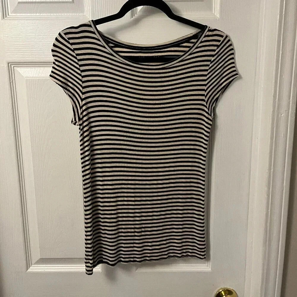 Women’s The Limited Short Sleeve Top Size Medium